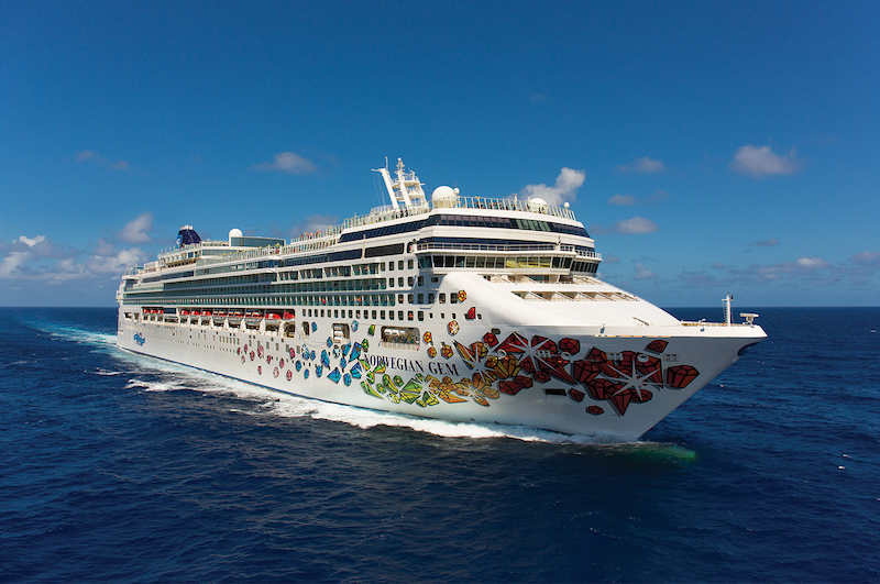 Travel Advisors Applaud NCCL’s Broadway Cruise