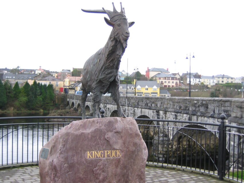King Puck Statue (Photo Wikimedia contributor User:Itub)